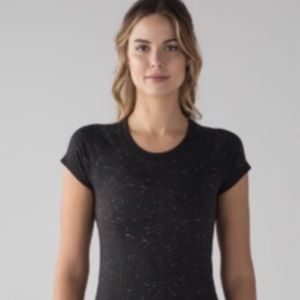 Lululemon Swiftly Tech Short Sleeve
Black/ white